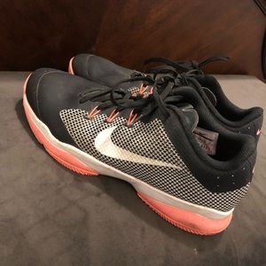 women’s tennis playing shoes